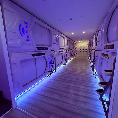 Capsule hotel Capslock - Durma Em Uma Capsula Futurista