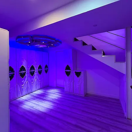 Capslock - Durma Em Uma Capsula Futurista Capsule hotel