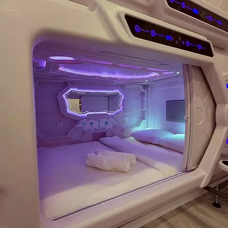 Capslock - Durma Em Uma Capsula Futurista Capsule hotel Lisbon