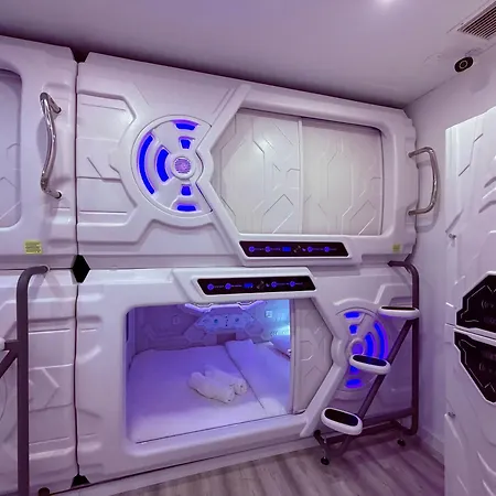 Capsule hotel Capslock - Durma Em Uma Capsula Futurista *