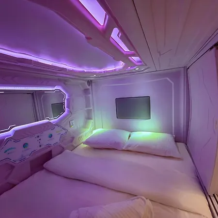 Capsule hotel Capslock - Durma Em Uma Capsula Futurista