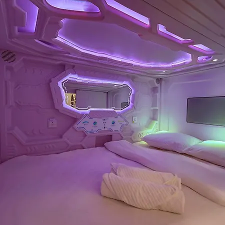 Capsule hotel Capslock - Durma Em Uma Capsula Futurista