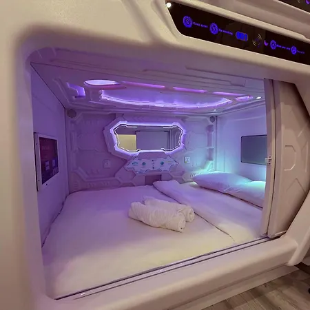 Capsule hotel Capslock - Durma Em Uma Capsula Futurista