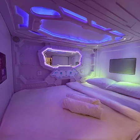 Capsule hotel Capslock - Durma Em Uma Capsula Futurista *